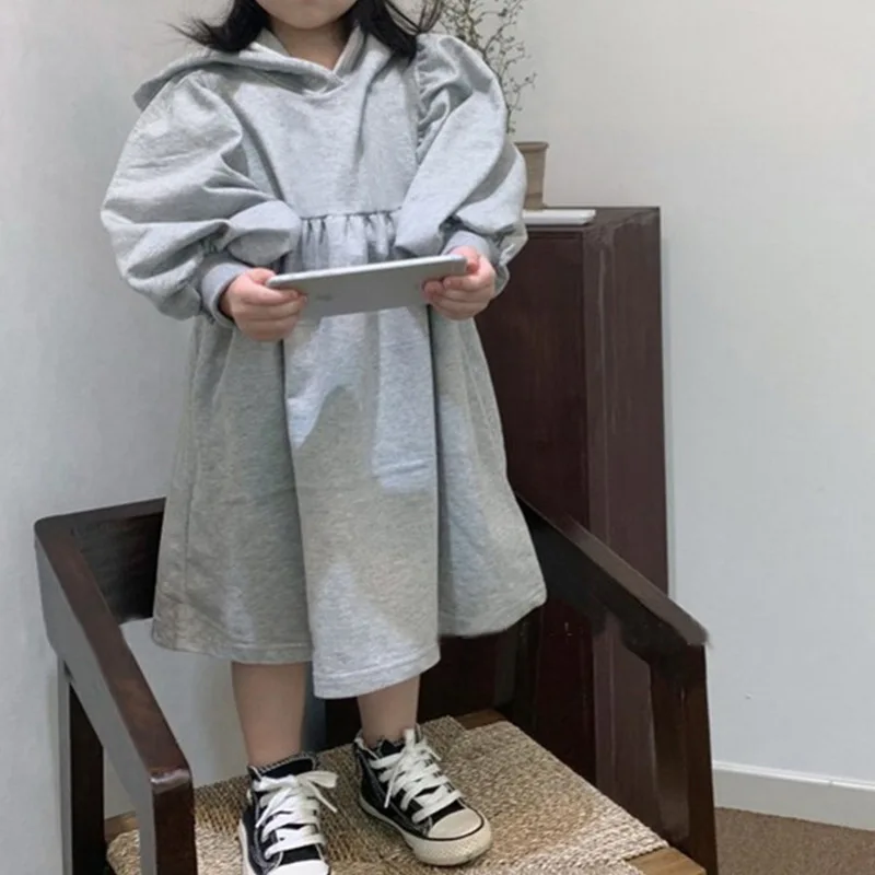 Detské jesenné a zimné nové šaty Kórejská verzia Fashion Girl Cute Bubble Ruckve Tunneled Sweater Sweater Dress