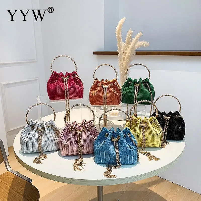 Diamanty Tassel Evening Clutch Bag Ženy Luxusný dizajnérový reťaz kovový prsteň Rukoväť lesklý krištáľový vedierka Kabelka svadobná večera
