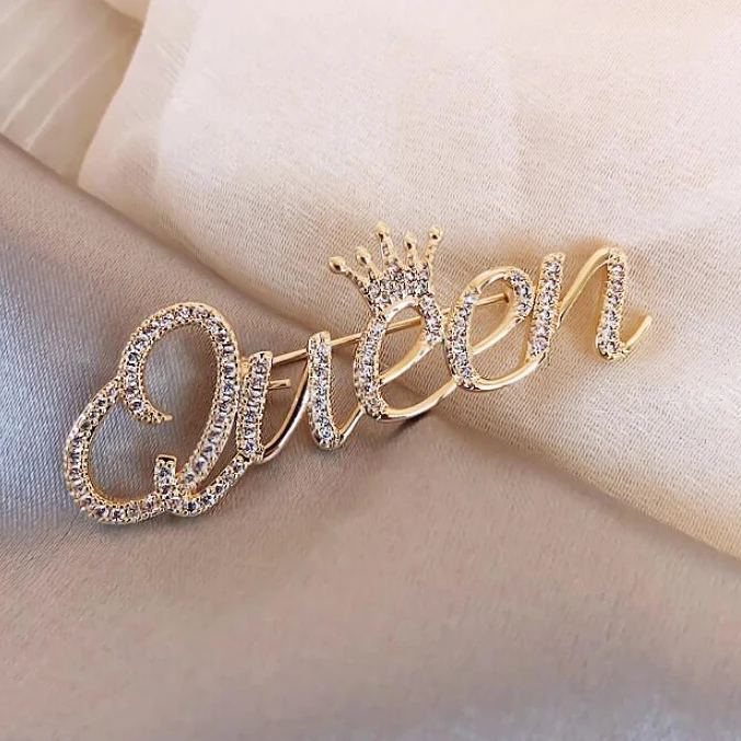 Diamond Crown English Letter brošňa módne doplnky