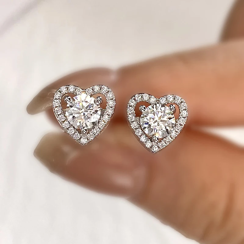 Diamondworld Real 0,5ct D farba Moissanite Diamond Heart Halo Stud náušnice pre ženy 925 Sterling strieborný luxusný jemný šperk