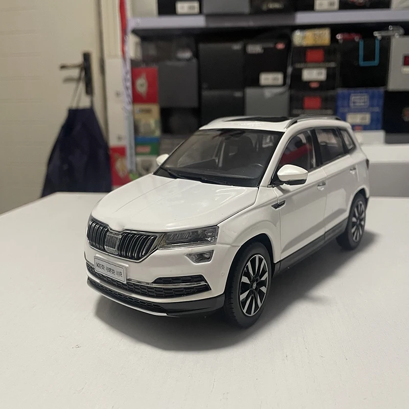 Diecast 1:18 Scale Zliatina simulácia Skot Karoq Car Toy Model Classic Collection Zobraziť darčekové hračky Souvenír