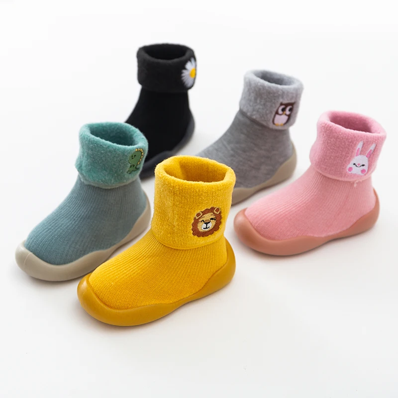 Dievčatá dievčatá 0-3t Zimné teplé našuchorené kreslené ponožky Topánky batoľa Soft Gum Gum Sole, ktoré nekĺzajú predlety, podlahové zasnežené topánky