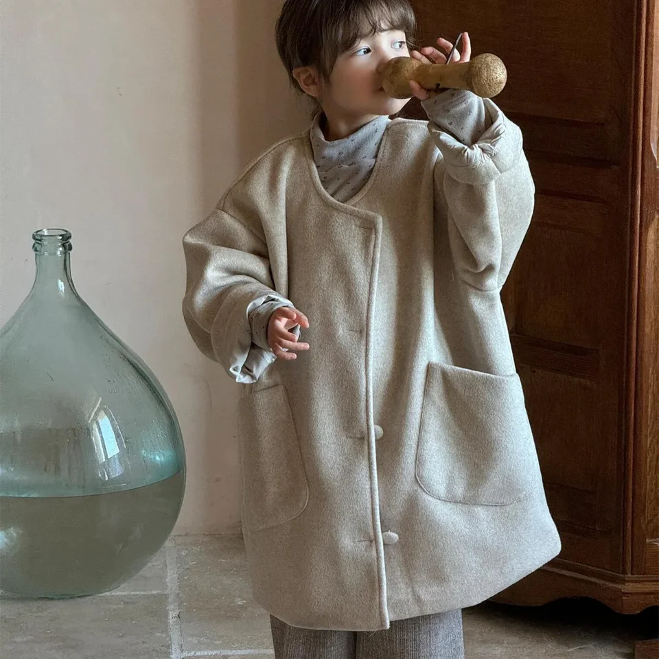 Dievčatá kabát 2024 Zimné nové detské oblečenie Kórejský štýl dievčatko Lazy Color Lazy Wool Coat