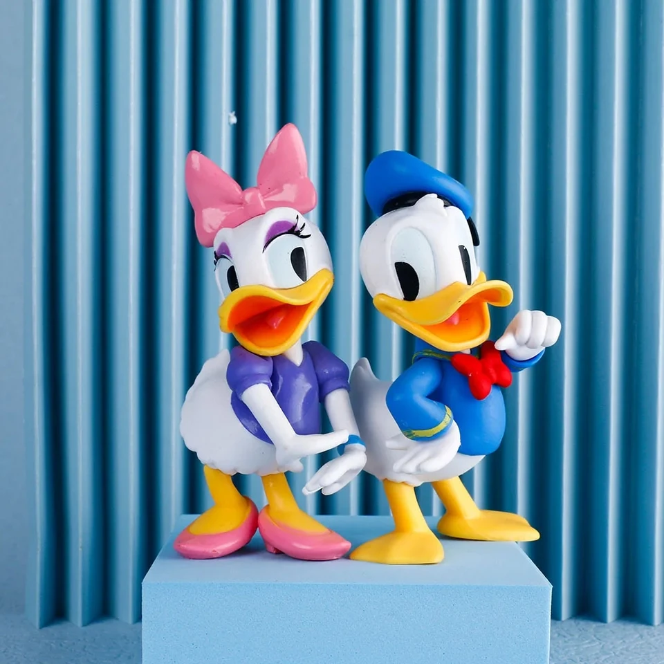 Disney Kawaii Donald Duck Cake Decoration PVC Action Figure Mini PVC ručne vyrábaný model hračiek Hračky Darče