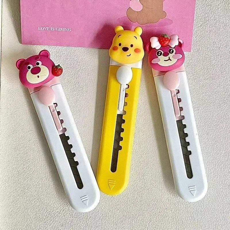 Disney Lotso Winnie the Pooh roztomilý kreatívny karikatúra animácia mini prenosný študent rezný papier rozbaľujúci expresný nôž nôž