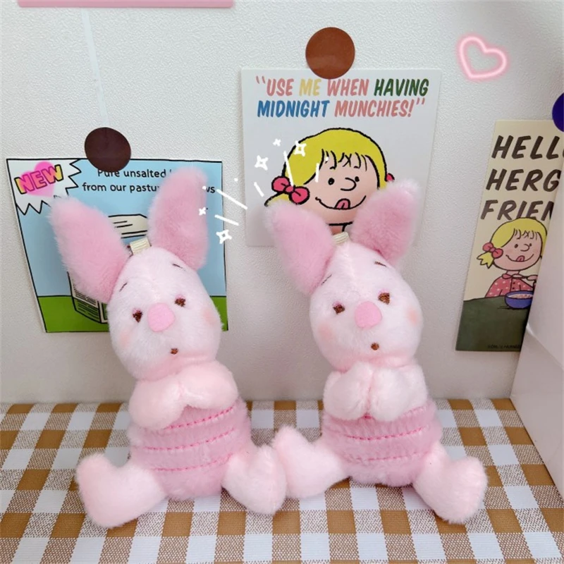 Disney Piglet Roztomilý plyšový doll Doll Keychain Kawaii Fluffy Confused Toy Batka batohový prívesok Krásny periféria