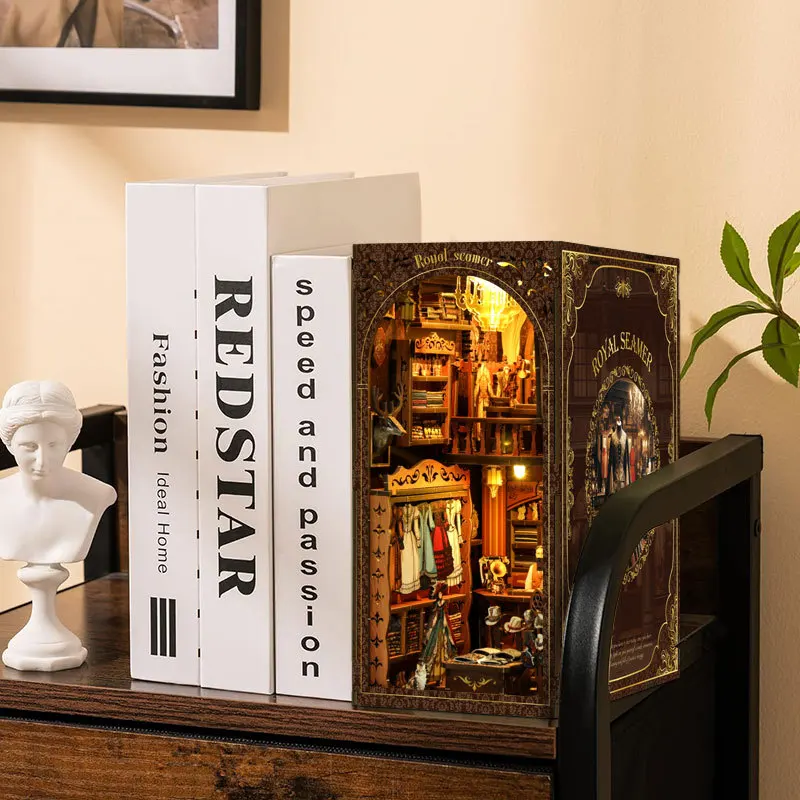 DIY Drevená kniha Nook Royal Sewing Machine Store Miniatúrne police vložky Model súpravy s ľahkými darčekmi pre knihy Bookend Friends