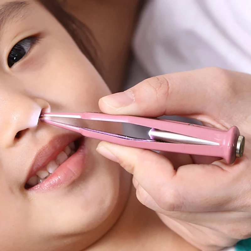 Dojčenské detské vykopávky klipu Booger Clean Ear Nos pupok pinzery Bábätká bezpečnostné kliešte s LED svetlom bezpečných klieští čistenie