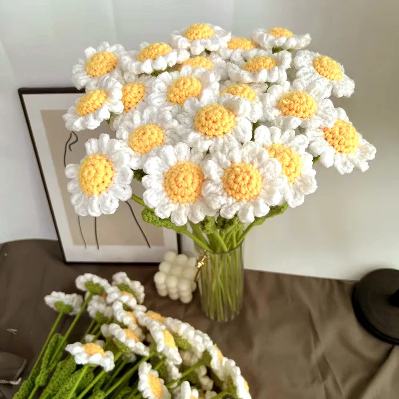 Dokončené pletené kytice Umelé kvety ručne tkané Daisy kvet s valentínskym dňom svadobné dekorácie ručne vyrábané háčkované kvetina