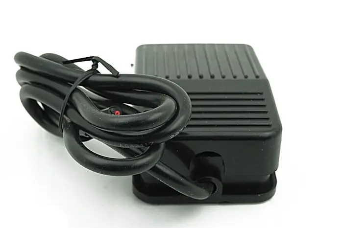 Doprava bezplatného šijacieho stroja pre pedál s pedálom, 200V-240V, 10A, Euro Plug Pin & Connector pre Brother Elina Singer