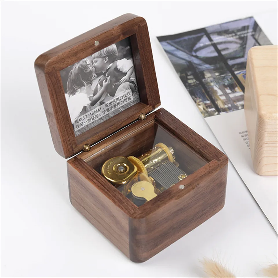 Drevená fotografická hudba krabica Walnut Wood Prispôsobiteľné hodinky hudobná box leto Šťastné narodeniny si moje slniečko la vie en rose