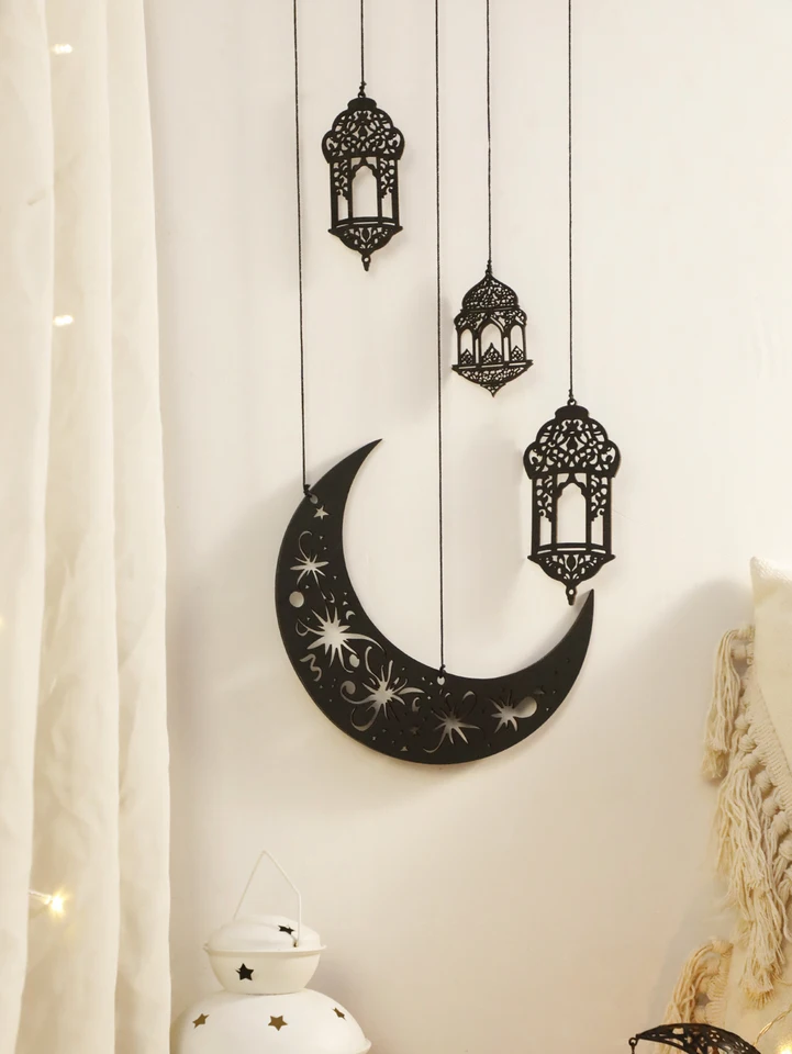 Drevená stena dekor - čierny drevený polmesiac Mesiac s výremi hviezdami, zavesené lucerny pre Ramadan Eid, Islamský festival Domovod