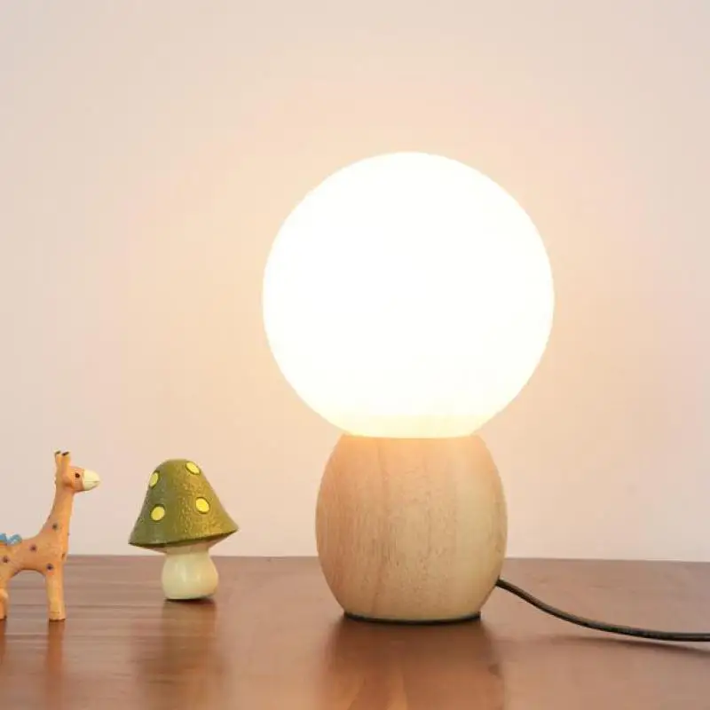 Drevený sklenený guľový stolový lampa Výrobca priamy predaj LED dióda lampa lampa kreatívna spálňa lôžko Nordic LED Office osvetlenie