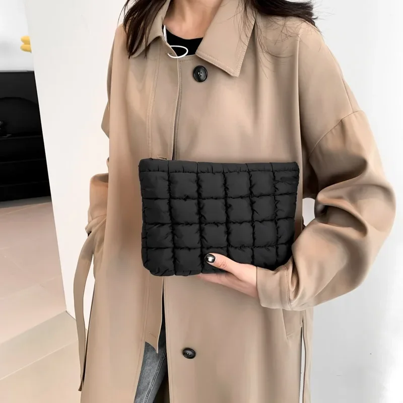 Dámske make -upové vrecko Čalúnené prešívané make -up skladovacie tašku Kórea Puffer Cloud Bag Veľký kozmetický organizátor taška na kabelku Krásne puzdro
