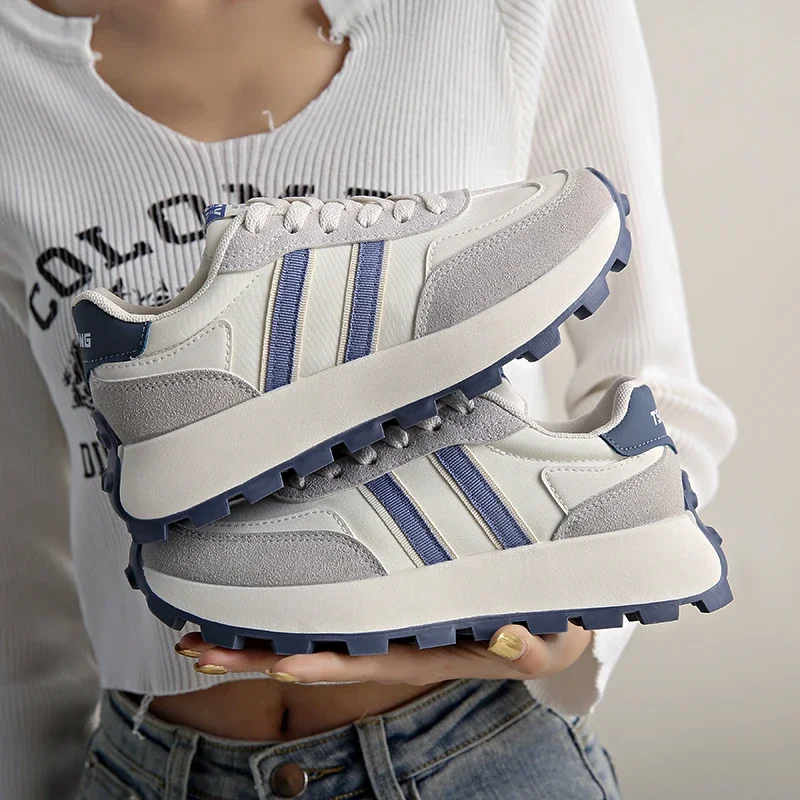Dámske tenisky Autumn Brand Luxury Vulcanize Shoes 2024 Jarná príležitostná obuv Zapatillas Mujer Lace-up Light Flat Shoese