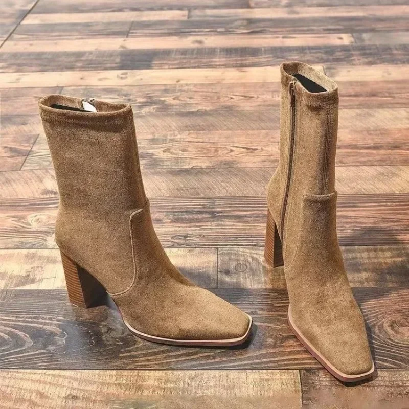 Dámske topánky 2024 Horúce predajné dámske topánky zimné štvorcové špičky Pevný krátky sud Chunky päty módne topánky Zapatos