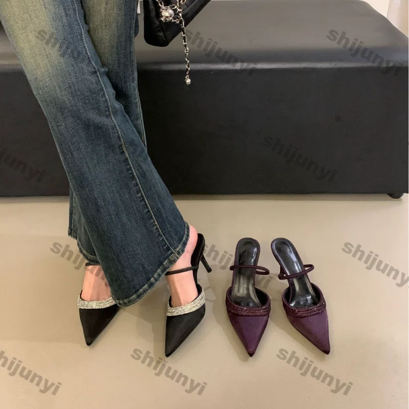 Dámske špicaté podpätky topánky Purpurové štíhle päty kamienok Satin Sandále špicaté dizajn Ženy Elegantné pohodlné polovičné papuče