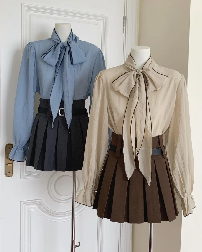 Dámsky nový modrý vintage francúzsky motýlik s dlhým rukávom Kórejský dizajn Sense Hot Girl Beige Black High Street Formálne ležérne tričko Top