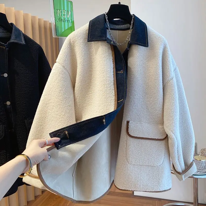 Džínsová patchwork jahňacie kožušinové bunda pre mužov Ženy Nové kórejské streetwear Loose Autumn Winter Fur Integrované nadmerne nadrozmerné jahňacie kožušiny