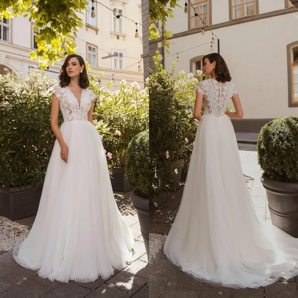 Elegantne nádherná plus veľkosť A Line Sexy klobúk s klobúkom s klobúkom s klobúkom Aplikácia Svadobné šaty s gombíkmi po zametaní svadobných šiat v vlaku