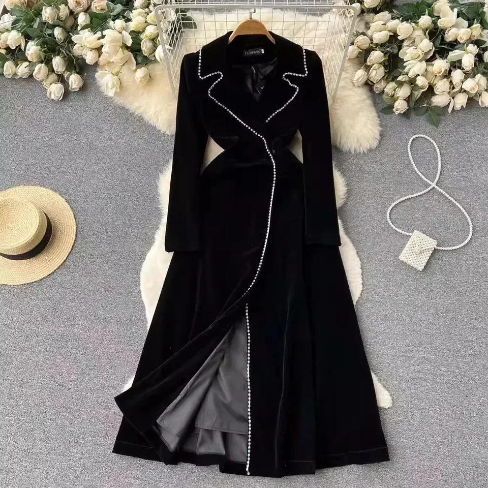 Elegantná jesenná zimná zimná čierna zamatová dlhá zákopa