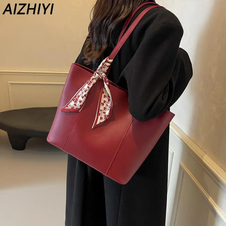Elegantná taška pre ženy pre ženy červené ramenné tašky Pu kožené trendy kabelky s šatkou príležitostné nákupné dochádzajúce doštičky retro kabelky