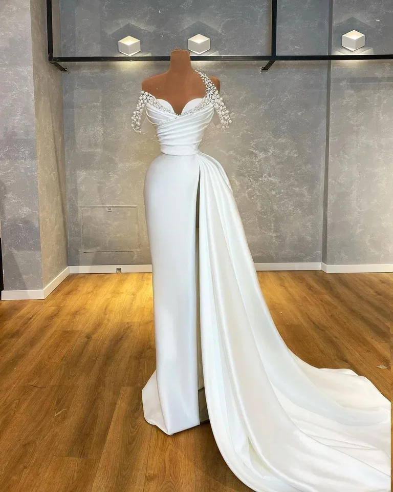 Elegantné dámske svadobné šaty 2024 Pearl Crystal Designer Ruffled Sexy Split Sleetheart Halter Svadobné šaty Nové zvyky
