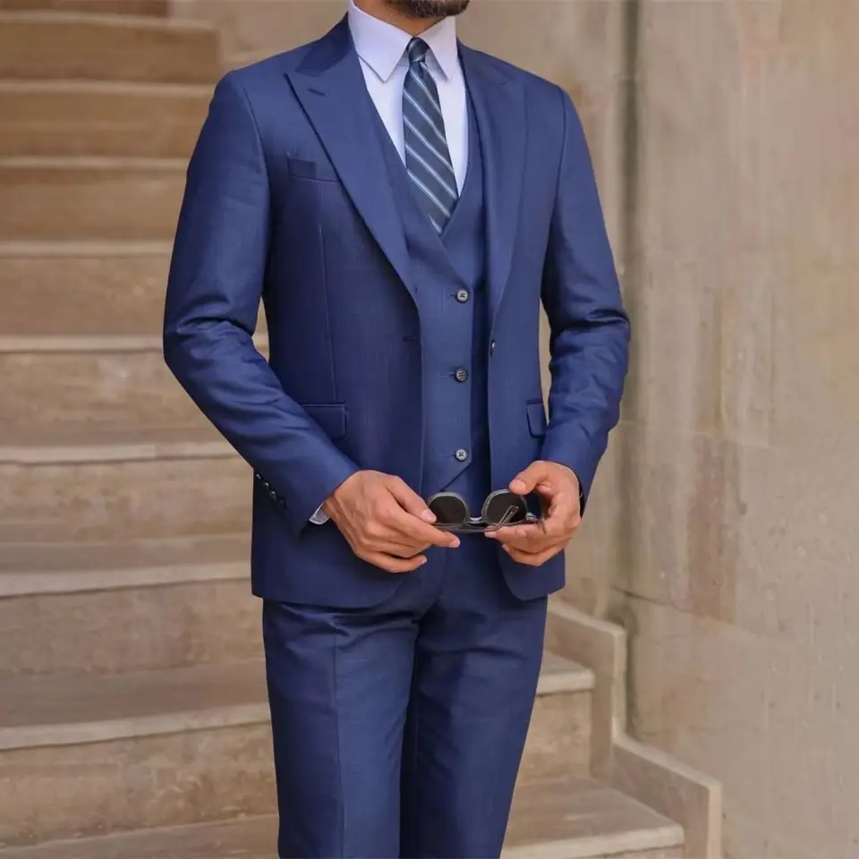 Elegentné námornícke modré pánske pánske obleky Business Blazer Wedding Groom Tuxedo Slim Fit s 3 -dielnou súpravou Denná bunda
