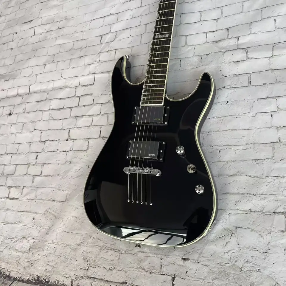 Elektrická gitara 6-akord cudzie vydanie, čierne telo, realistický obraz továrne, na sklade