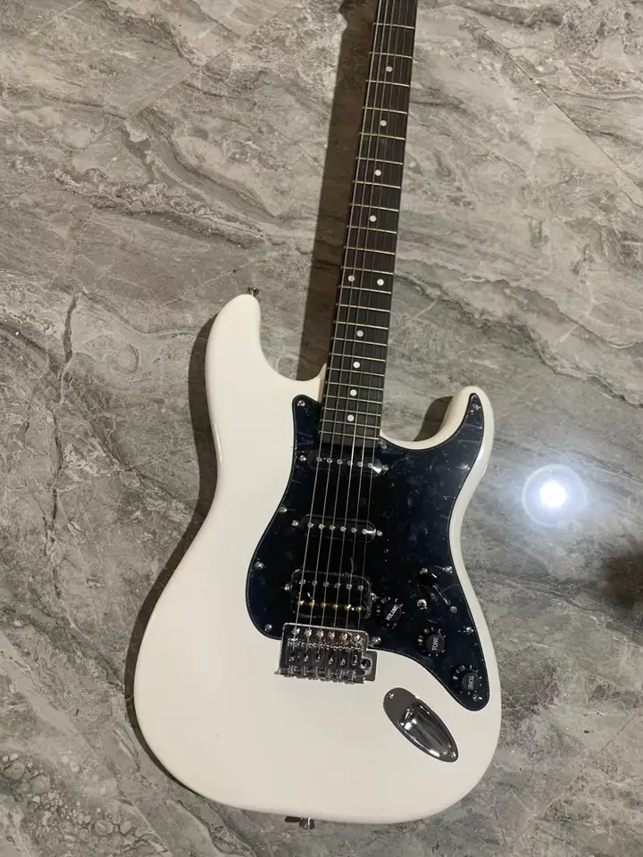 Elektrická gitara, dobré spracovanie, dobrý pocit a veľmi dobré zafarbenie, preprava zdarma