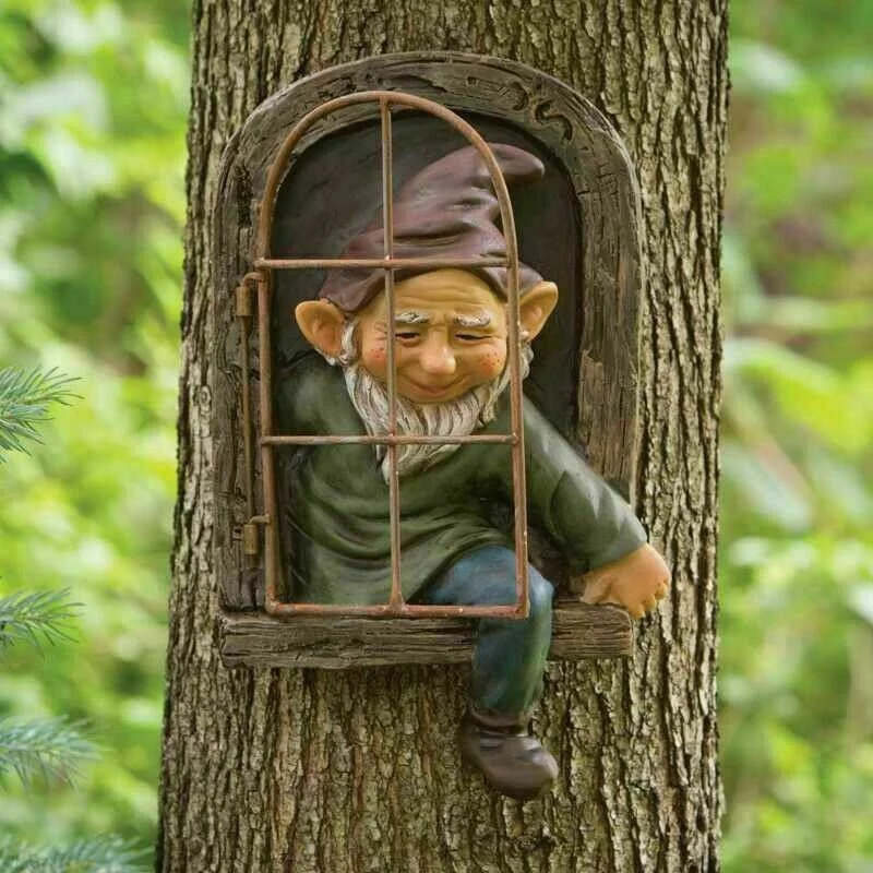 Elf von z dverí /okna Tree Hugger Naughty Garden Gnome Sochy Tree Decor Decor