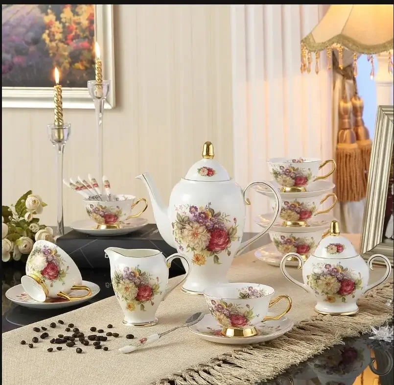 Európa Rose Bone China Tea Set British Porcelin Coffee Set Ceramic Pot Creamer Cukor misa Domáca čajová kanálika Kávový šálka hrnčeka kávovky