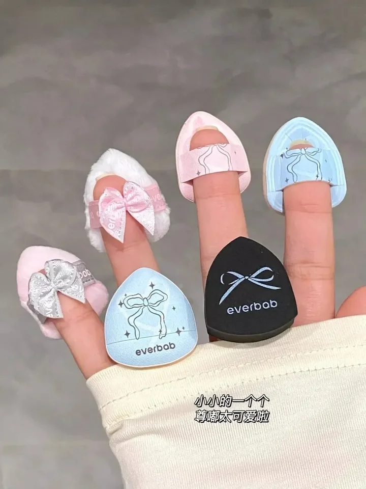EverBab 6ks Bow Series Mini palcový prášok Puff Set Set Little Fing Air Cushion Puff Concealer Blush roztomilý make -up nástroj
