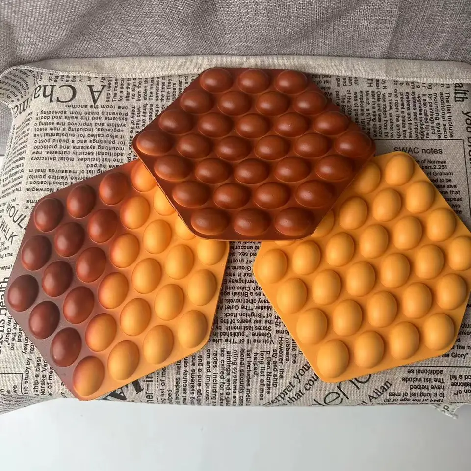 Falošná zmrzlina Eggettes Puff Waffle Cake Food Model Window Displej simulácia bublinkovej vafle figúrky Hongkong Egg Waffle Modely
