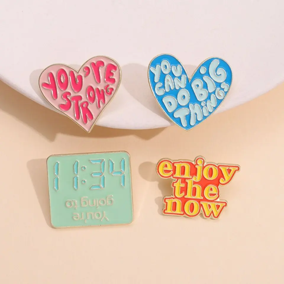 Farebná angličtina abeceda email brošňa kreatívna 90. roky dieťa Láska si teraz Be Happy Metal Badge Pins pre ženy