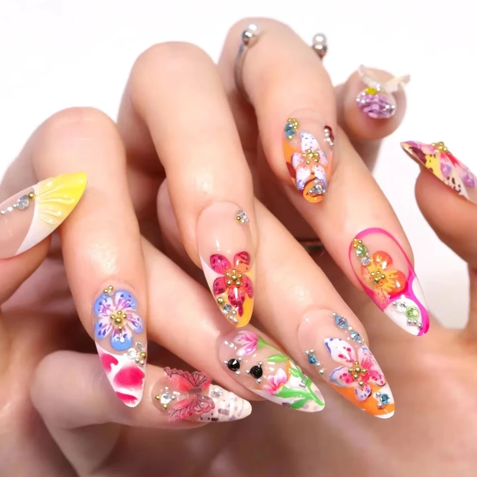 Farebné 3D kvety Mini kamienky mandľové falošné nechty Art Spring Pearl Bowknot Falošné nechty Kúzla
