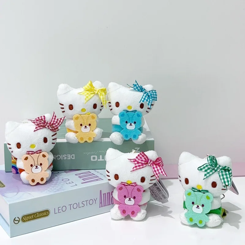 Farebné hellokitty podržanie medveďa keychain plyšové hračky pre hračky kľúče batoh plyšový prívesok girl tašku plné splnené kľúče