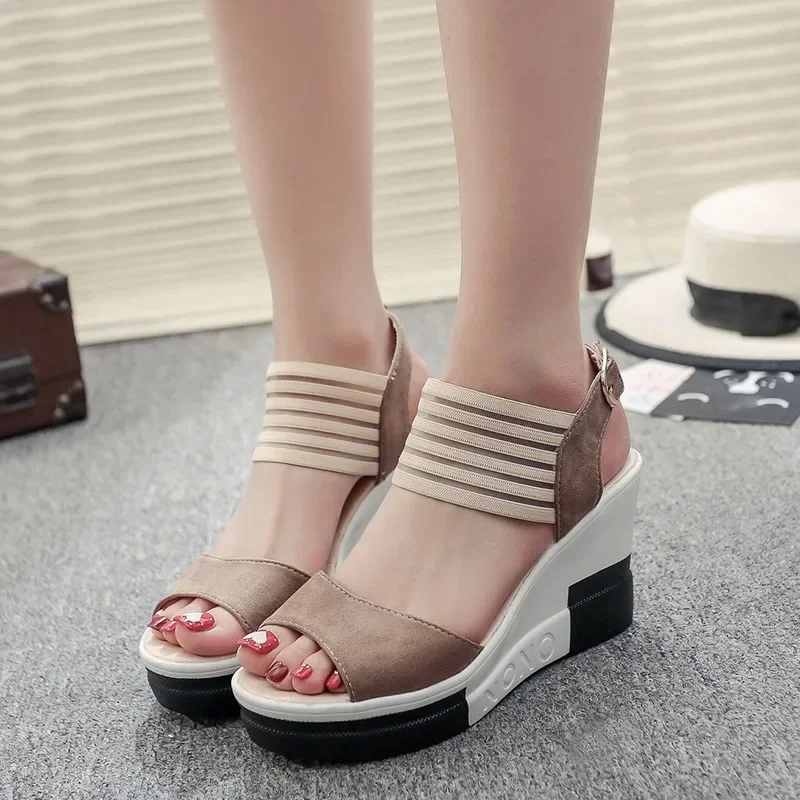 Fashion leto nové zápasy klin päty päty rybie ústa dámske topánky Super vysoké sandále Platforma Výška výška sandálov