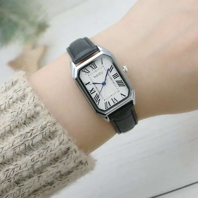 Fashion Square Retro Digital Dial Dial Watches Kožené remienok Elegantné hodiny Quartz náramkové hodinky pre ženy darček Montres Femmes Reloj