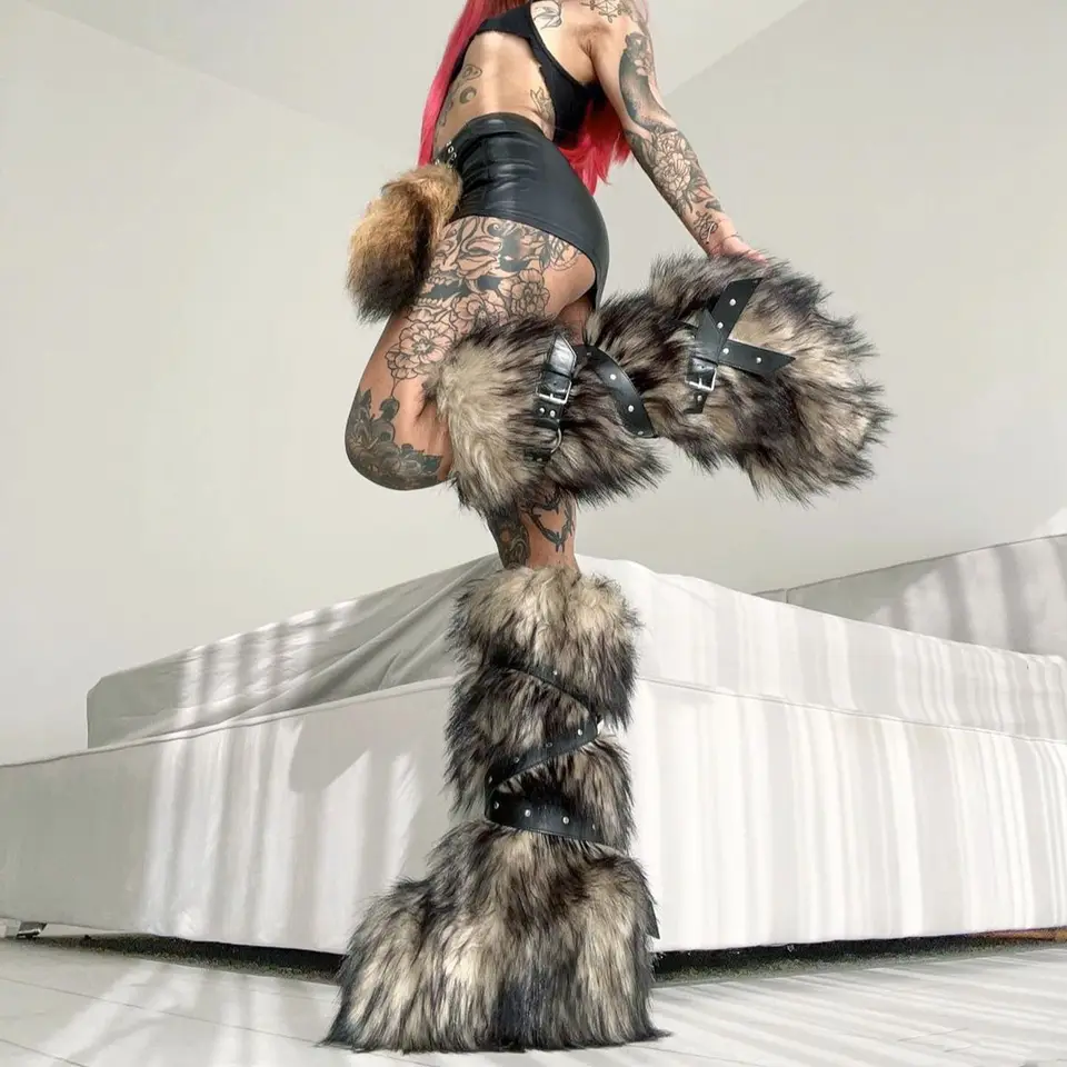 Faux kožušinové kožušiny vysoké topánky okrúhle špičky Zvyšovanie divokého zimného teplejšieho pásu Buckle sklz-on módne luxusné sexy ženy