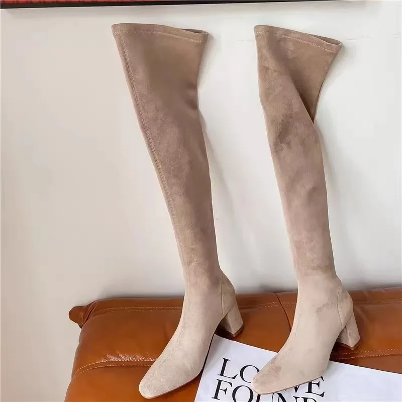 Faux Suede Women's Over-the-kolen-topánky 2023 Jeseň Zimná zima nová jednoduchá všestranná vysokohorská moderná topánky Bota Camurca Cano Longo