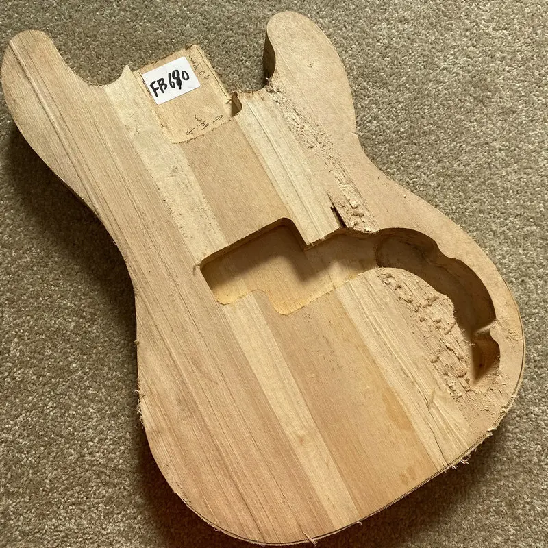FB690 Drevené trhliny Poškodenie nedokončené presné basové telo nedokončené, aby nahradili žiadne farby DIY Guitar SEMS Predaj