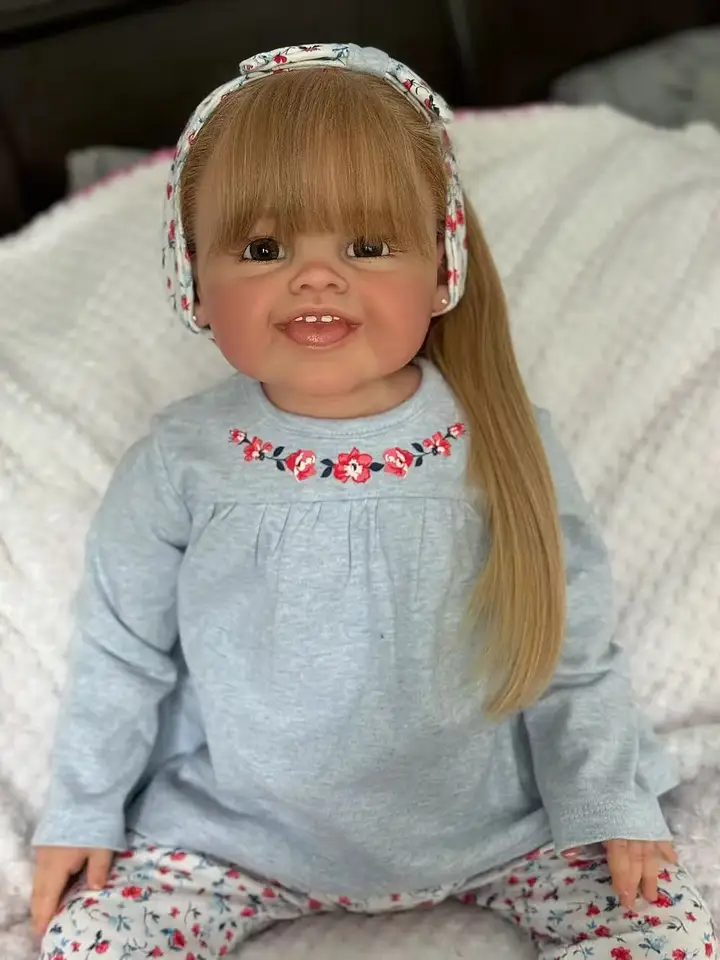 FBBD Prispôsobené obmedzené napájanie 28 palcov Reborn Baby Devi s ručne zakorenenými vlasmi už dokončená bábika s rôznymi šatami