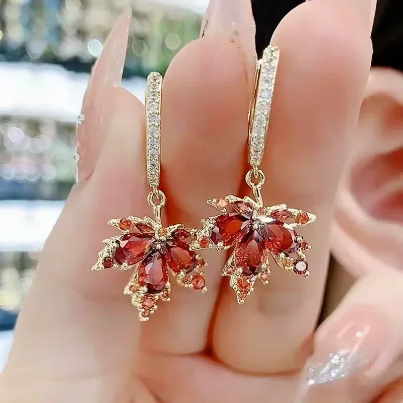 Francúzske vinobranie krištáľové zirkón Červené náušnice Maple Leaf pre ženy
