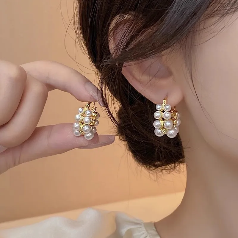 Ftcy retro elegantná napodobenina Perl Hoop náušnice pre ženy Nepravidelný dvojitý rad Pearl comp