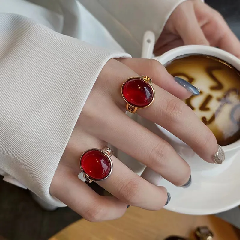 Garnet Chalcedony Agate Red Corundum Ring, osobnosť módny rubíny prsteň Dámske piesočné zlato Veľkoobchod