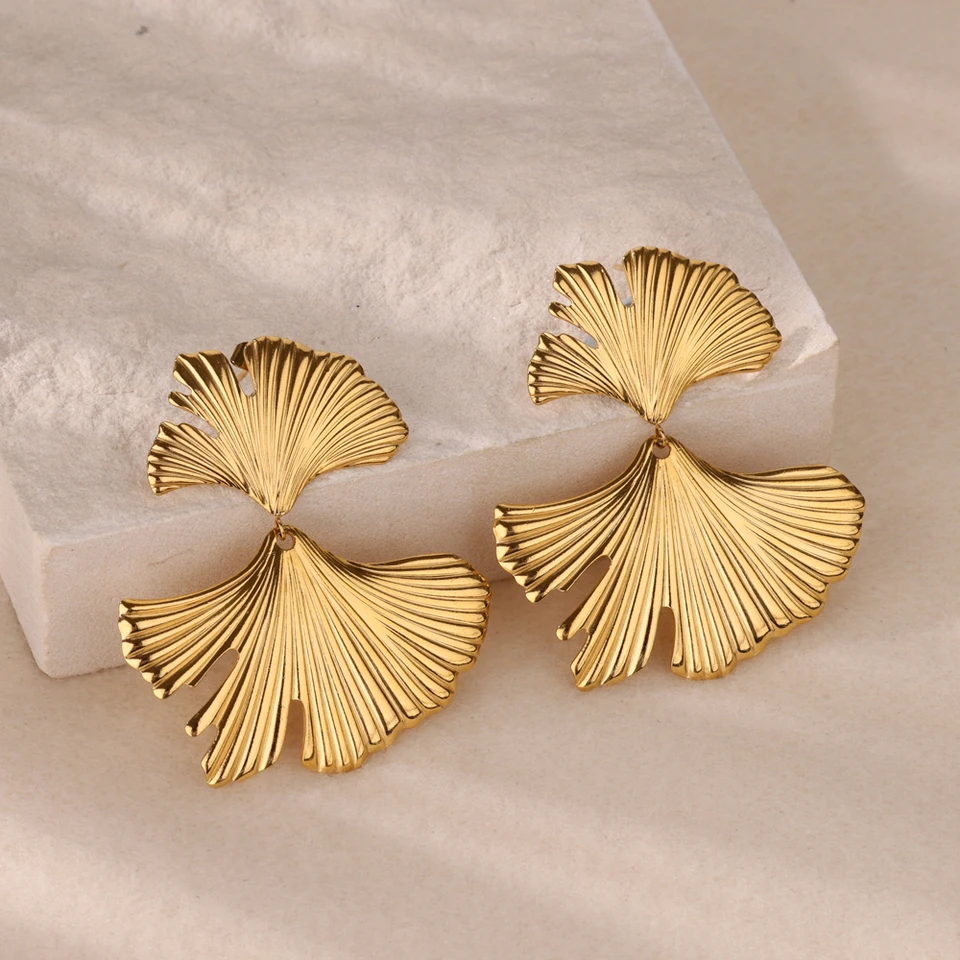 Ginkgo Leaf Stud náušnice pre ženy z nehrdzavejúcej ocele Zlato farba Piercing Móda jednoduchý temperament biloba kovové šperky