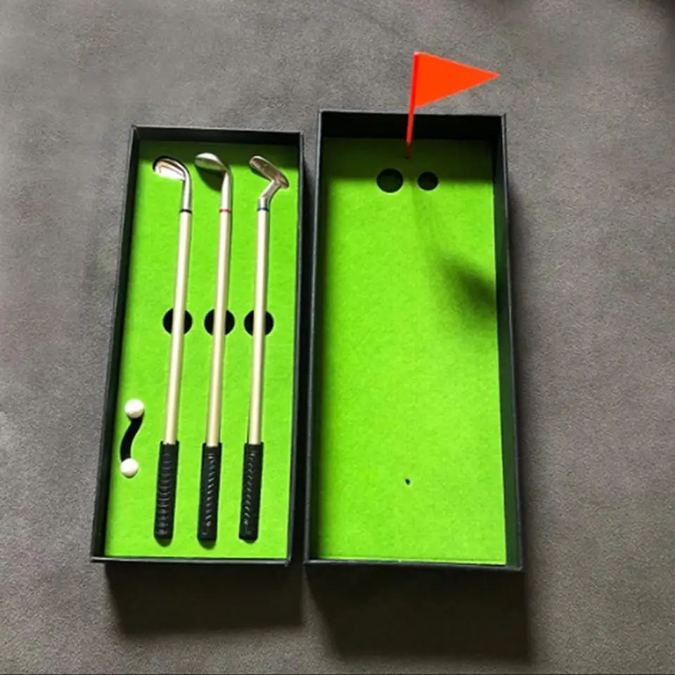 Golfové pero Set Mini Desktop Golf Ball Pen Darček zahŕňajú uvedenie zelených 3 klubov Pen Balls a Flag Desk Games School Supplies
