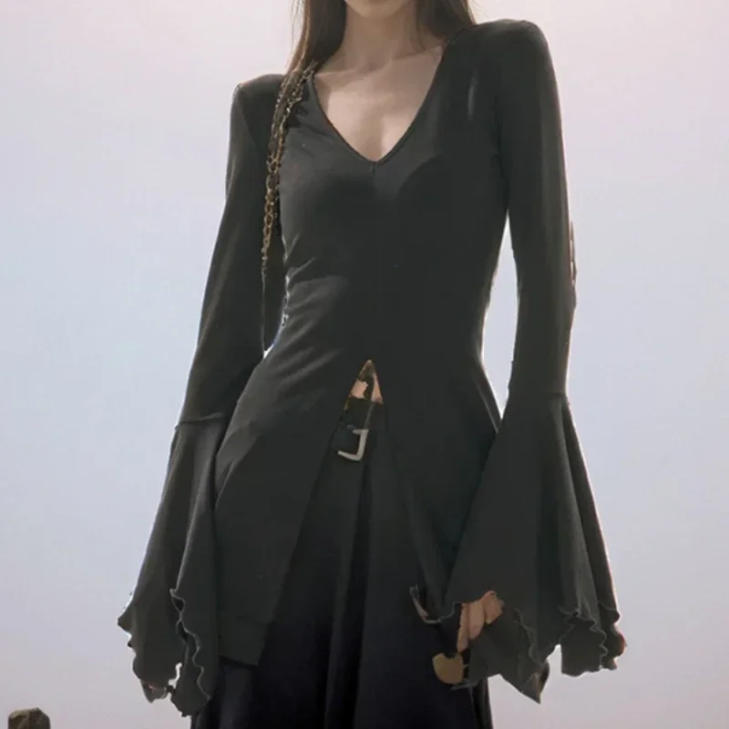 Goth Dark Fairy Grunge Flare Rukáv rukávový tričko V-krk tričká gotické rozdelenie Sexy šalát lem Ženské blúzky y2k čierne štíhle módne topy Alt topy