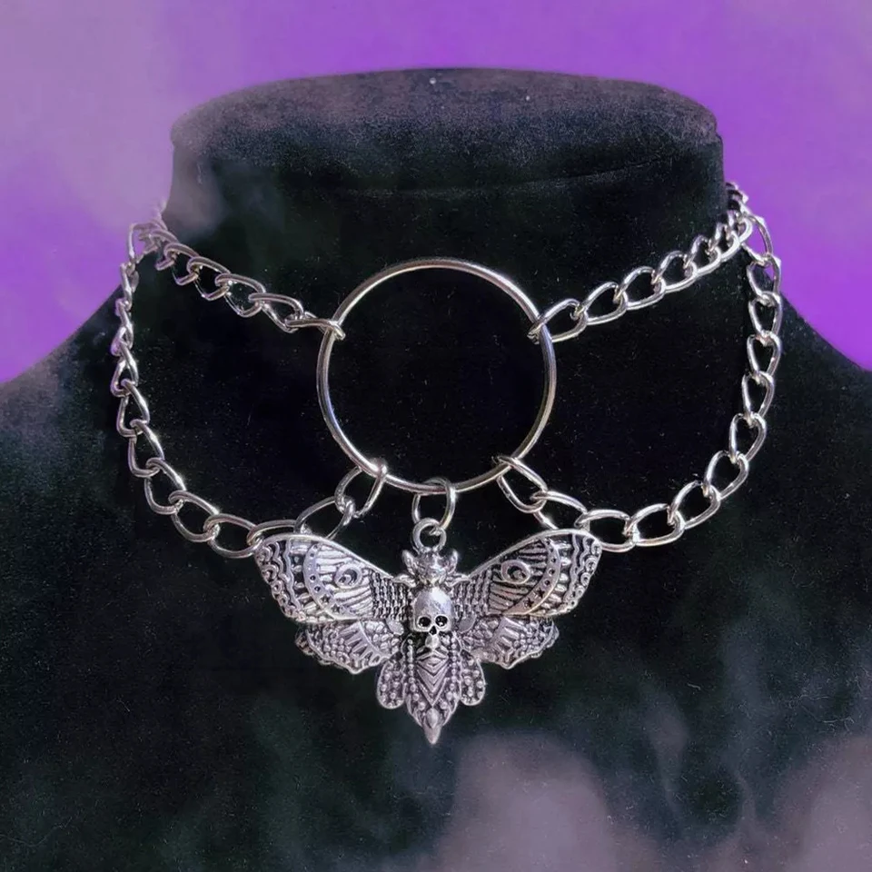 Gotický choker pre ženy muži strieborné vintage lebka prívesok Náhrdelník Trend čarodejnícka šperky Moth Charm Strieborný náhrdelník Nový 2022